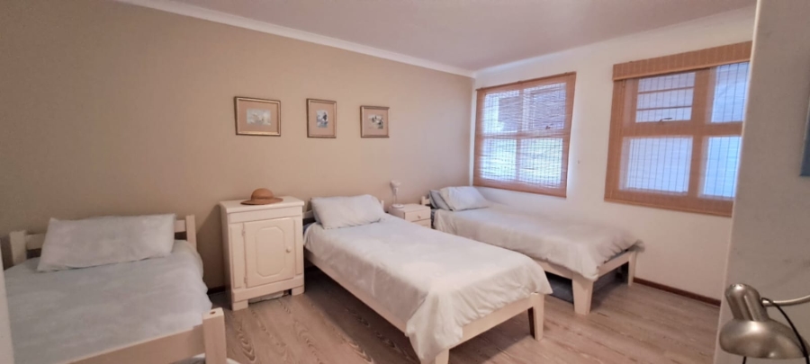 To Let 5 Bedroom Property for Rent in Vermont Western Cape